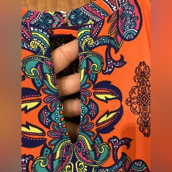 Vibrant Colored Sleeveless Keyhole/Neck Dress LARGE - Picture 5 of 11